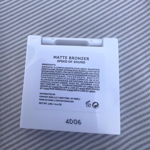 CONTEXT SKIN
Matte Bronzer - Picture 4 of 6